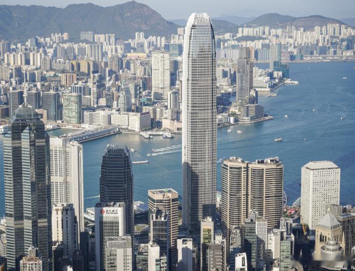 【香港去年强积金回报创8年新高 人均赚4.59万元】强积金顾问GUM公布，截至去