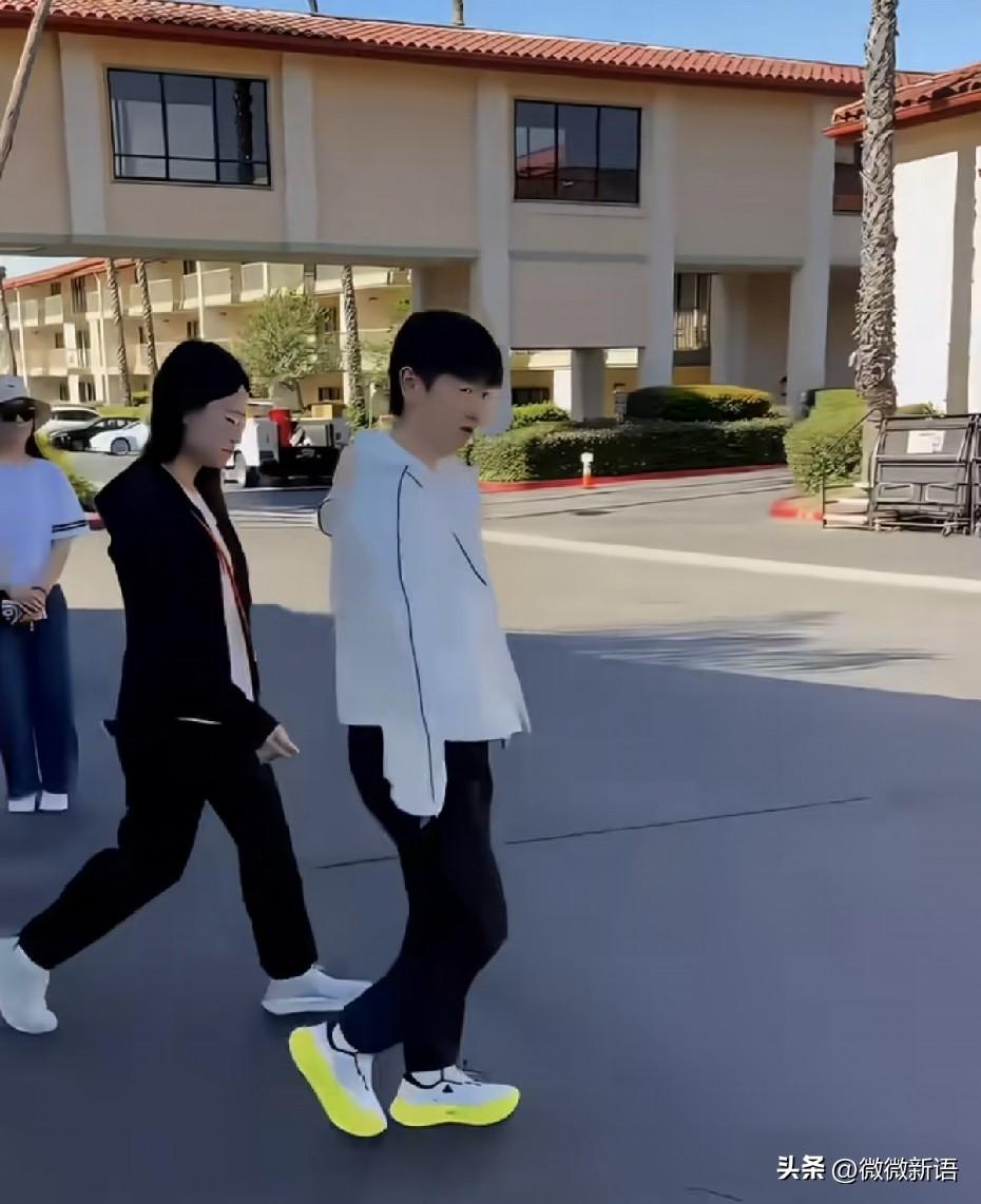 国乒回北京前还在洛杉矶参加活动。
还以为莎莎今天能多一点时间在那里逛逛，看到一开