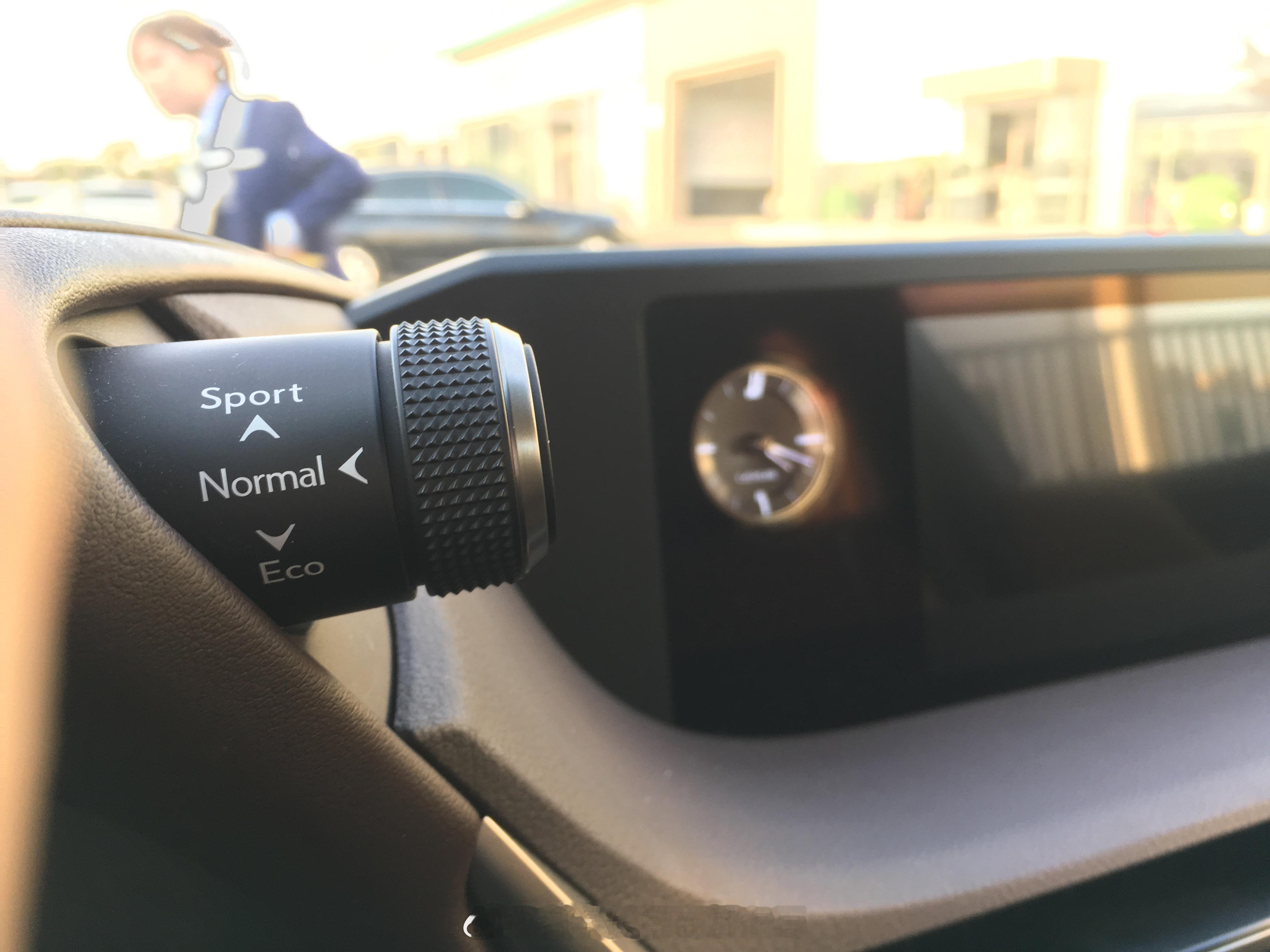 接上条，关于讨论雷克萨斯ES启发我感叹的“认知是一道鸿沟”：首先叠个甲，我和这位