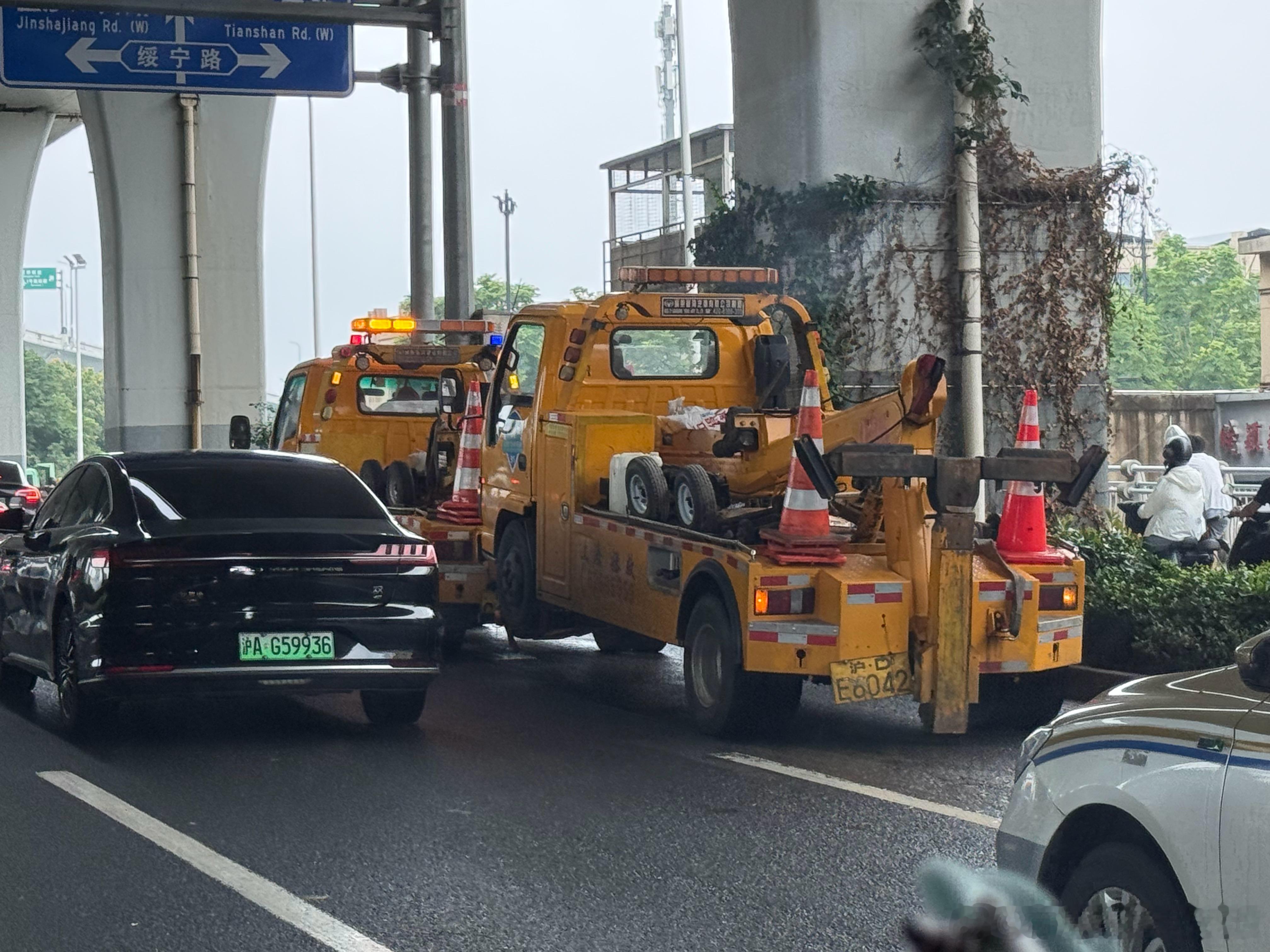救援车去救了救援车？ 