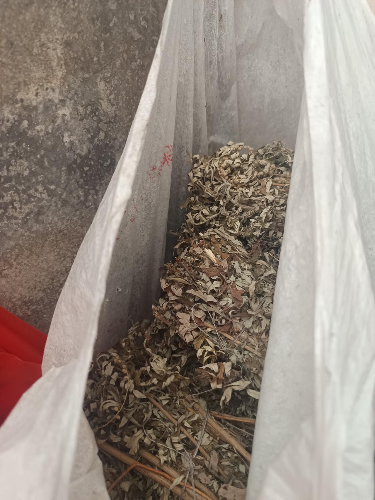 我终于知道了
为什么中药材这么贵
却依然有这么多人要要买





你敢相信吗？