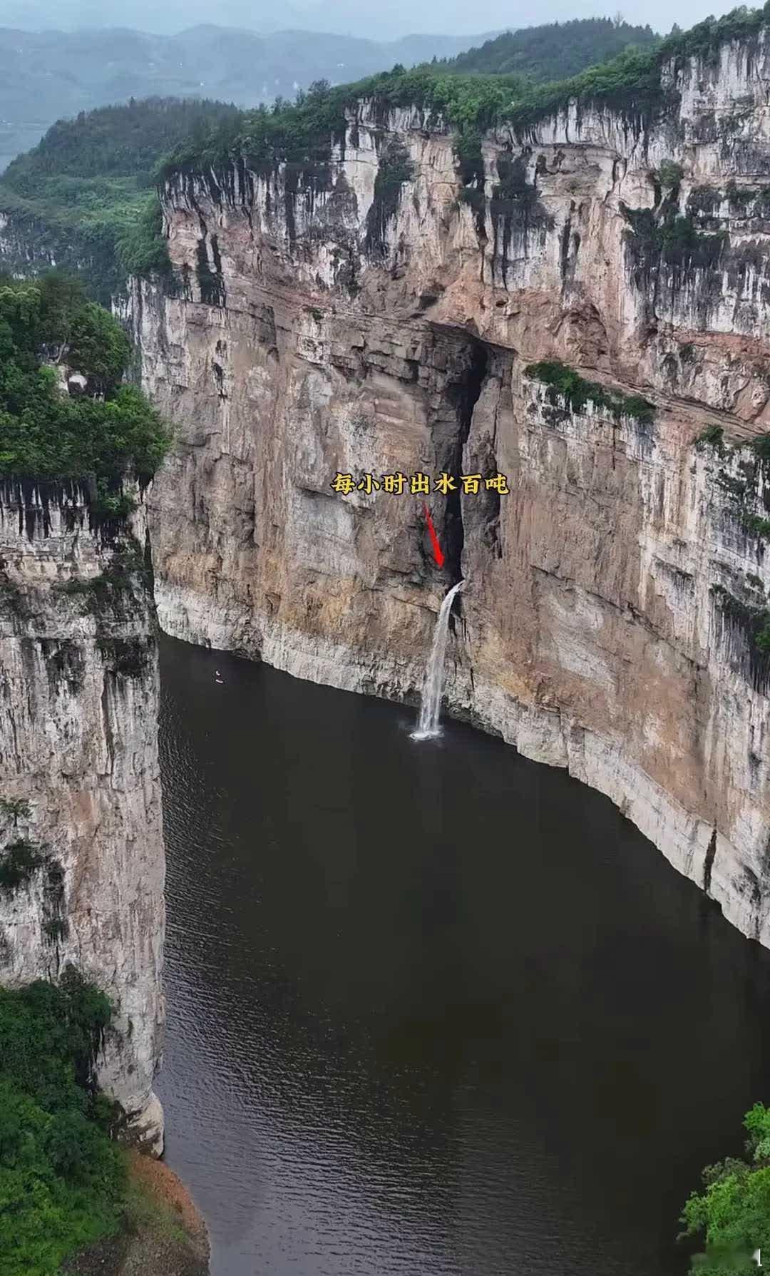 这个山洞每小时能够出水百吨，真的感觉好神奇，水是从哪里来的呢？ 