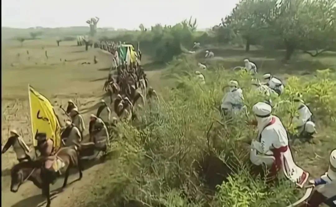 现在才发现，蒙丹穿的一身白又埋伏得这么近，是生怕发现不了啊！