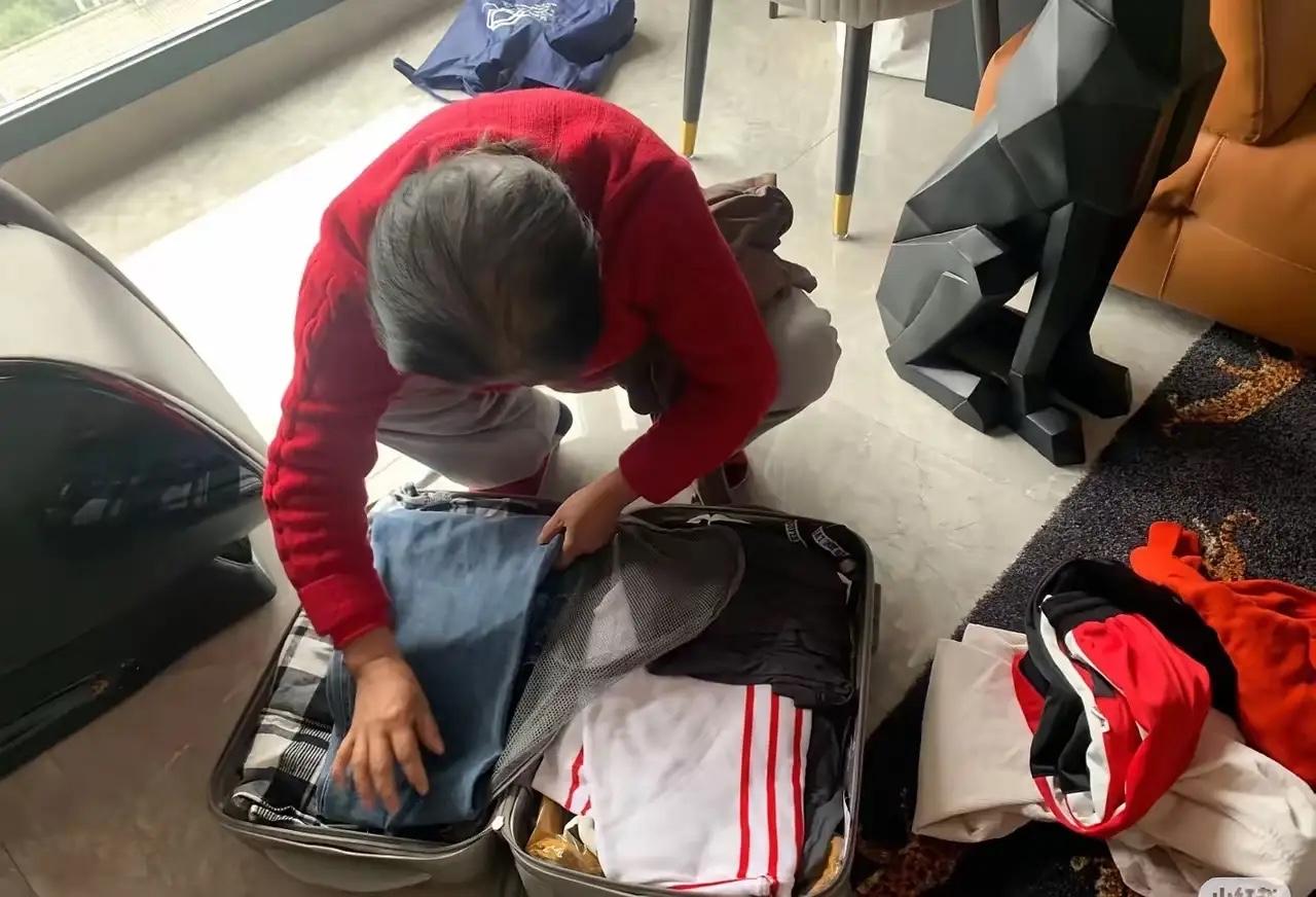 谨记老伴临终嘱托，儿子们却另有打算

爷爷上个月去世的时候，临终前告诉奶奶，他走