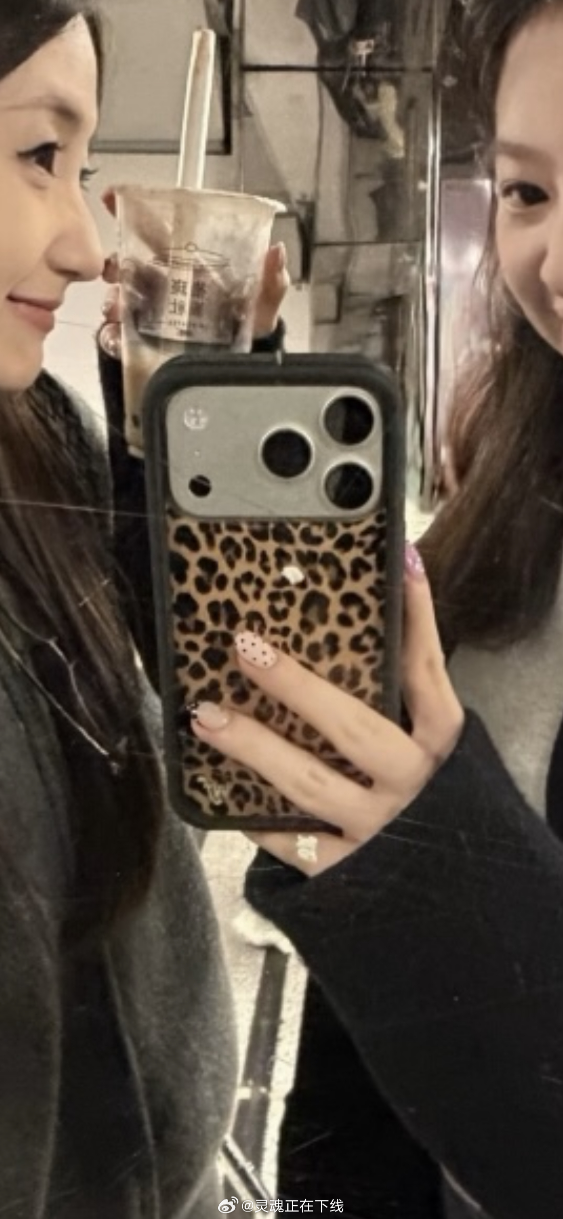 消费升级，香港地铁随处可见最新款iPhone！ 