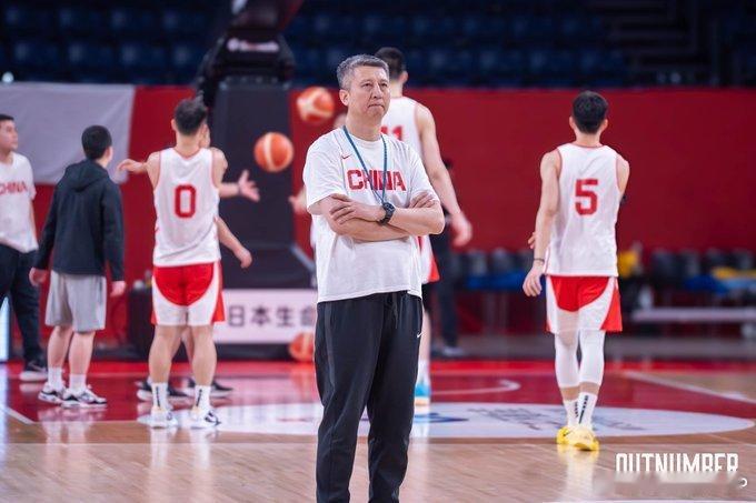 郭士强指导昨天接受了日本媒体的简单采访。他表示对日本男篮这批队员印象最深刻的是2