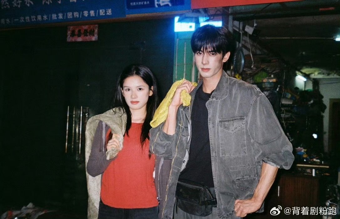 张婧仪野狗骨头对宋威龙设置了访问权限野狗骨头看似只是简单的主页权限设置，实则是苗
