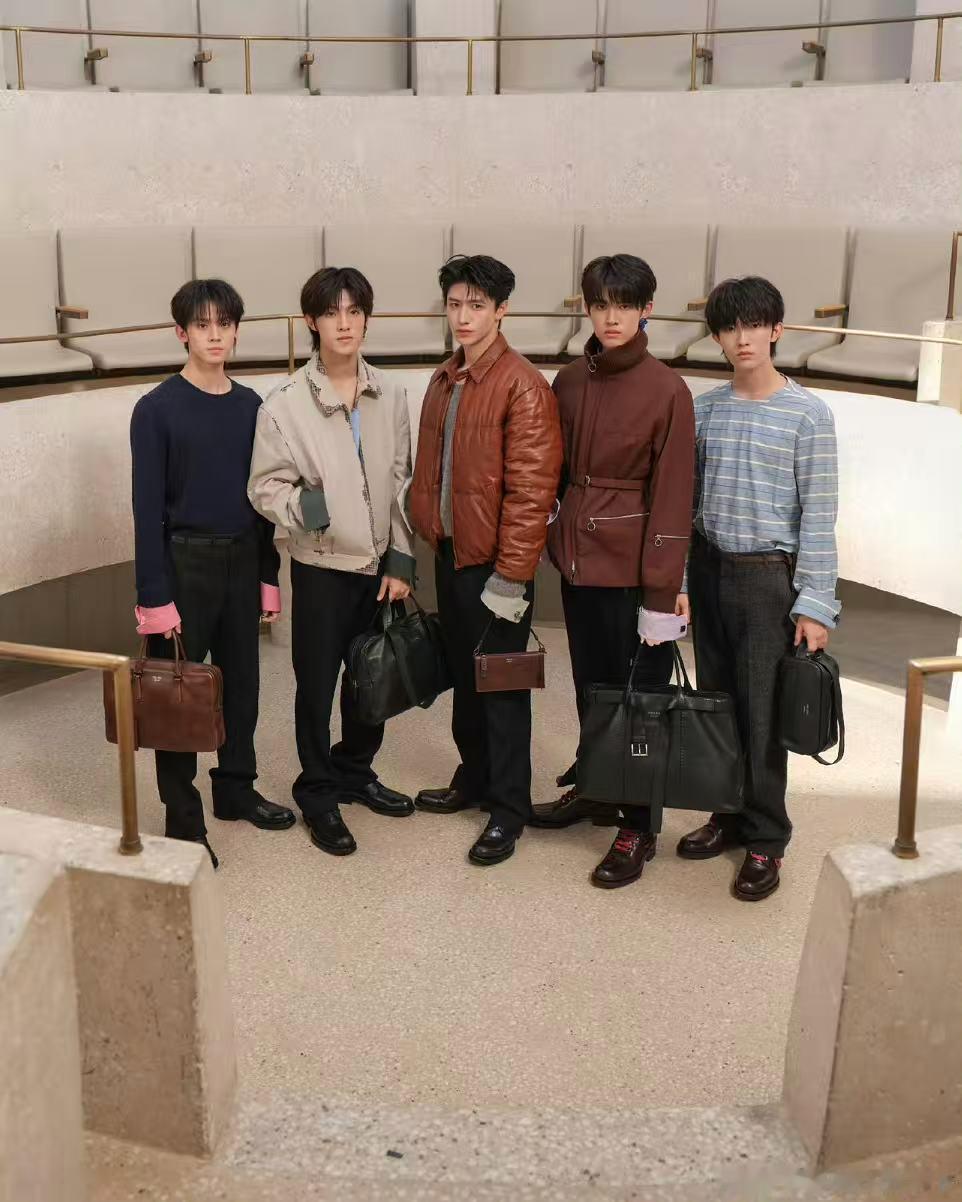 top登陆少年prada七夕系列广告图top登陆少年prada组合海报 新海报来