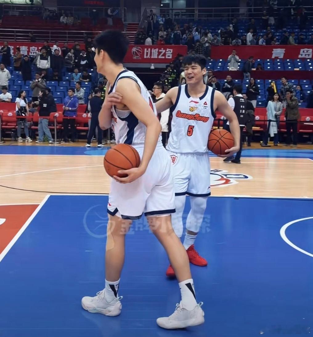 恭喜王洪泽和陈家政！广东队俩小将成功保送上海体育大学，要和赵睿当同学啦 