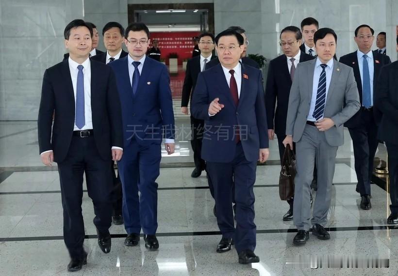曾经的王庭惠，也是意气风发！在越南政治舞台的风云变幻中，王庭惠作为国会负责人，政
