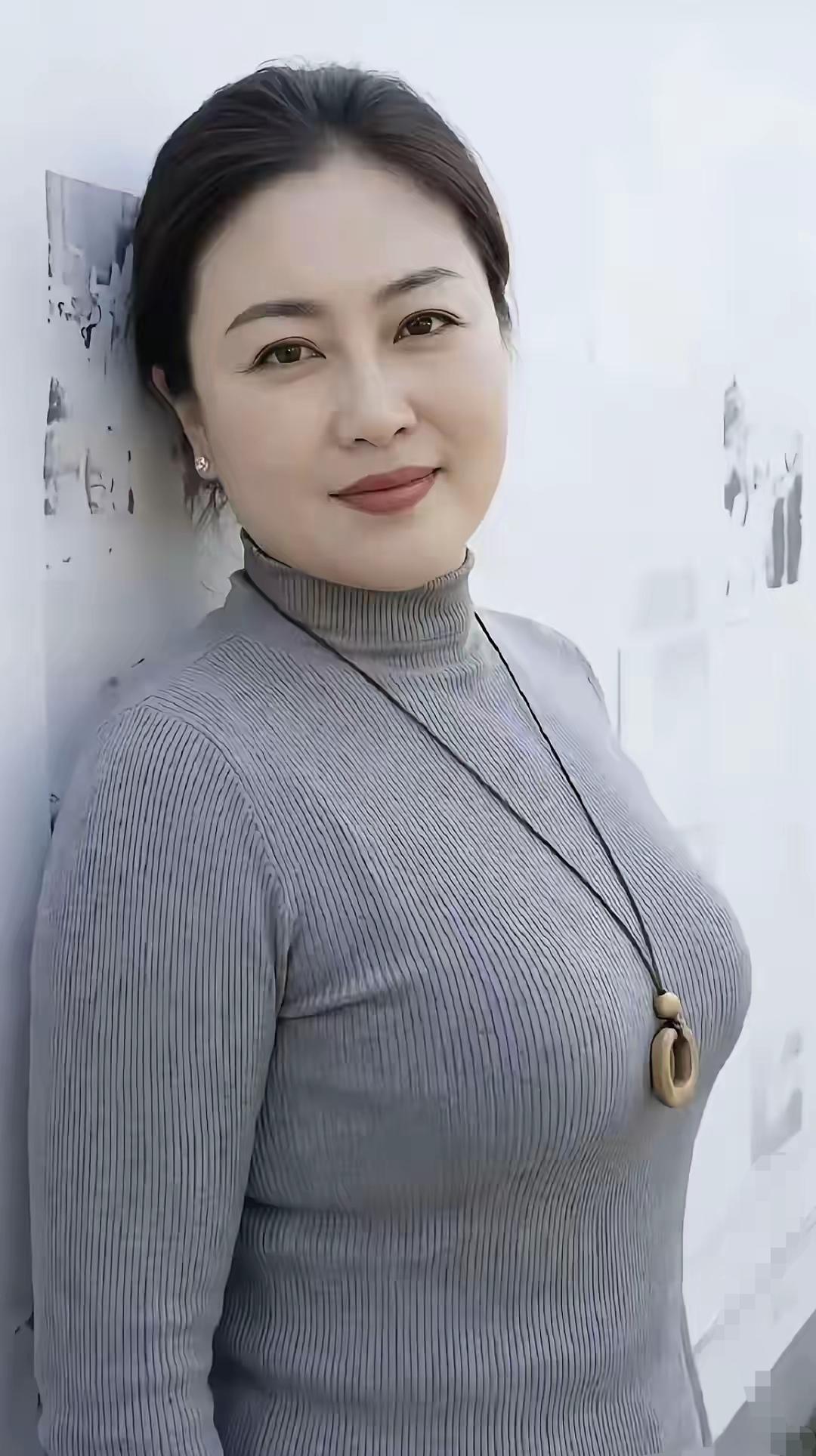 成熟稳重的美女