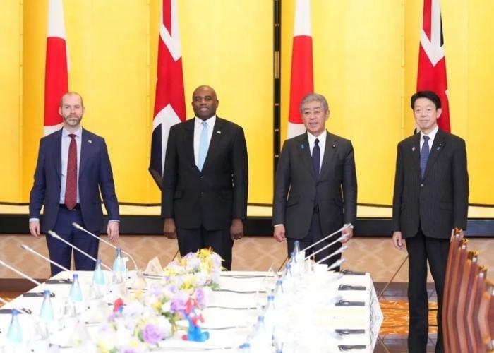 前脚刚结束在韩国青瓦台的密集行程，后脚咱们的外长就马不停蹄直奔雅加达。8月21日