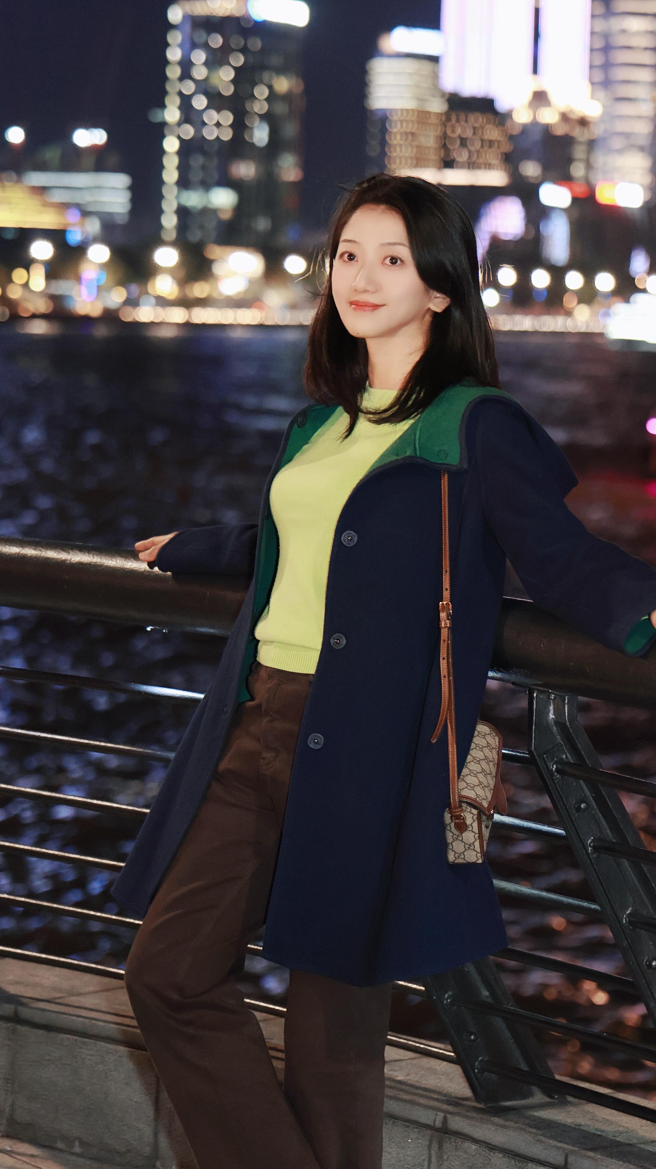 街拍小姐姐穿搭 潮流时尚穿搭 夜景人像 时髦穿搭 街拍穿搭