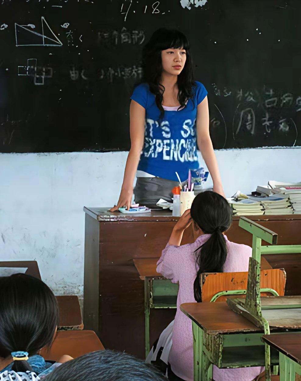 汶川地震中的袁老师救出14个孩子不幸遇难，致敬袁老师，愿天堂没有灾难，一路走好！
