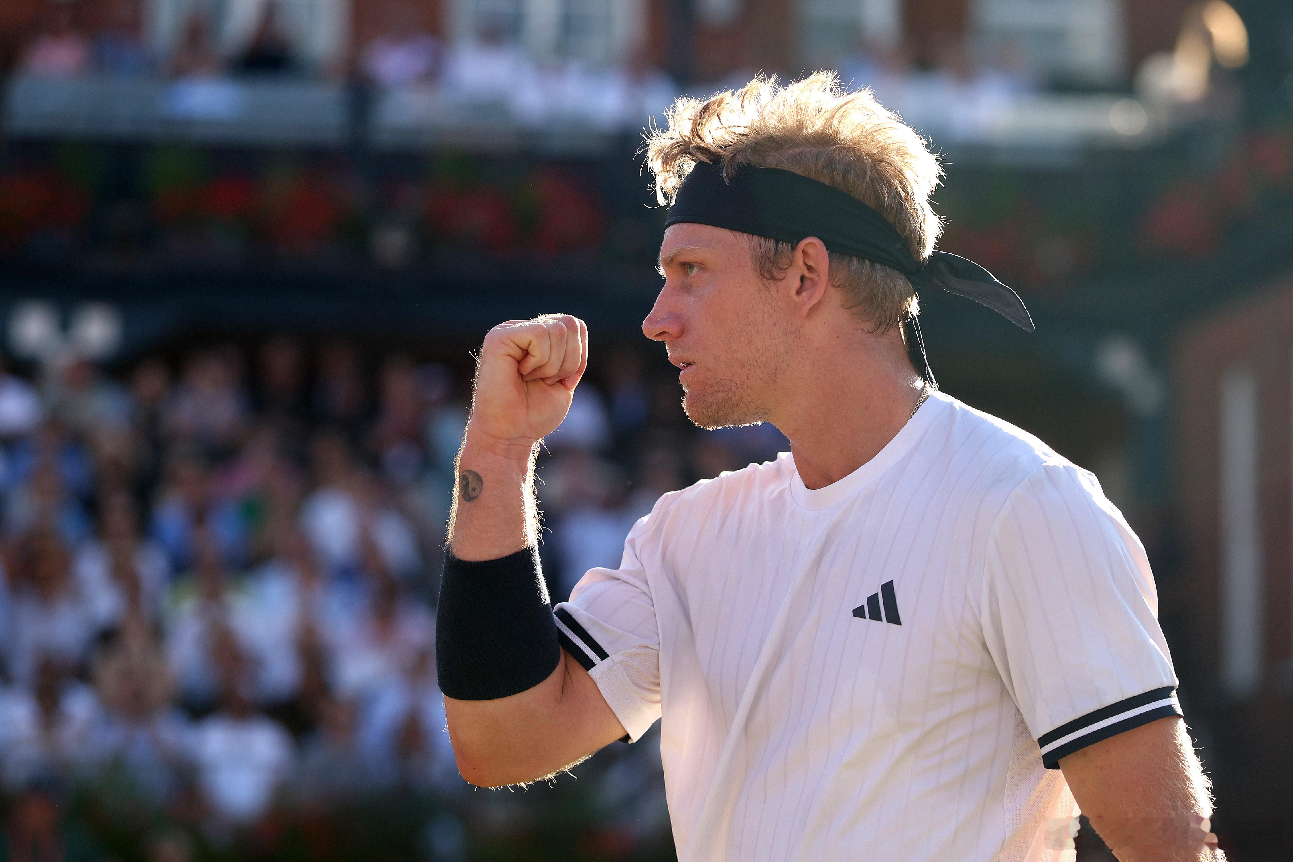 两站ATP250 赛事周四完整赛果⬇️：伊斯特本：德雷珀6-1 6-4迪亚洛安贝