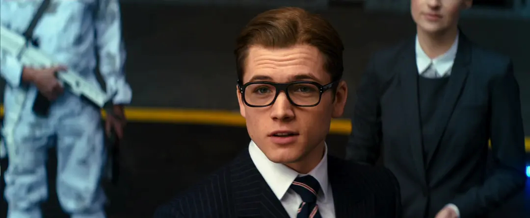 “蛋蛋”塔伦·埃哲顿Taron Egerton真的变成了🥚，成为了正宗英国王牌