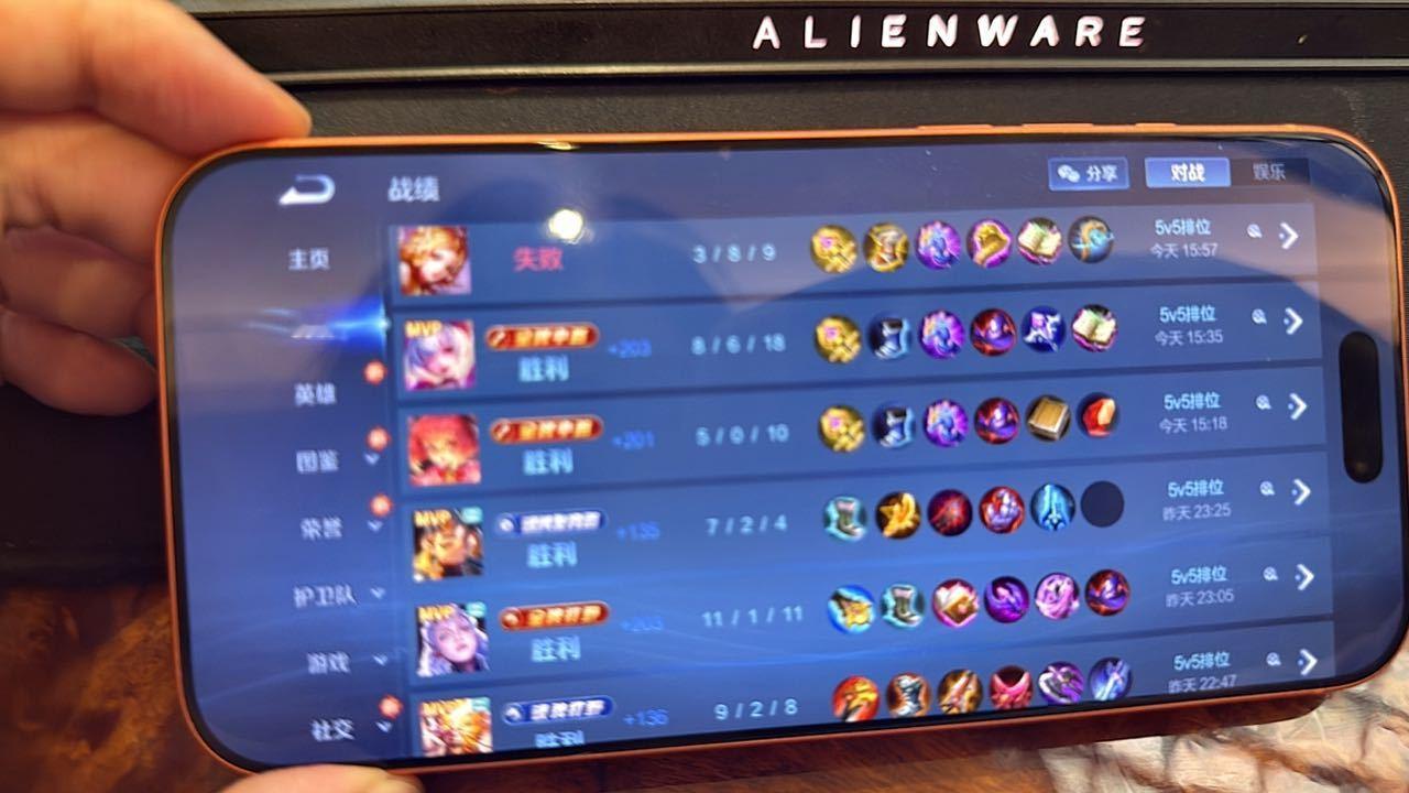 苹果17p，断触断到人心态爆炸……你知道连胜8局，断触搞炸团 让人有多愤怒吗[怒