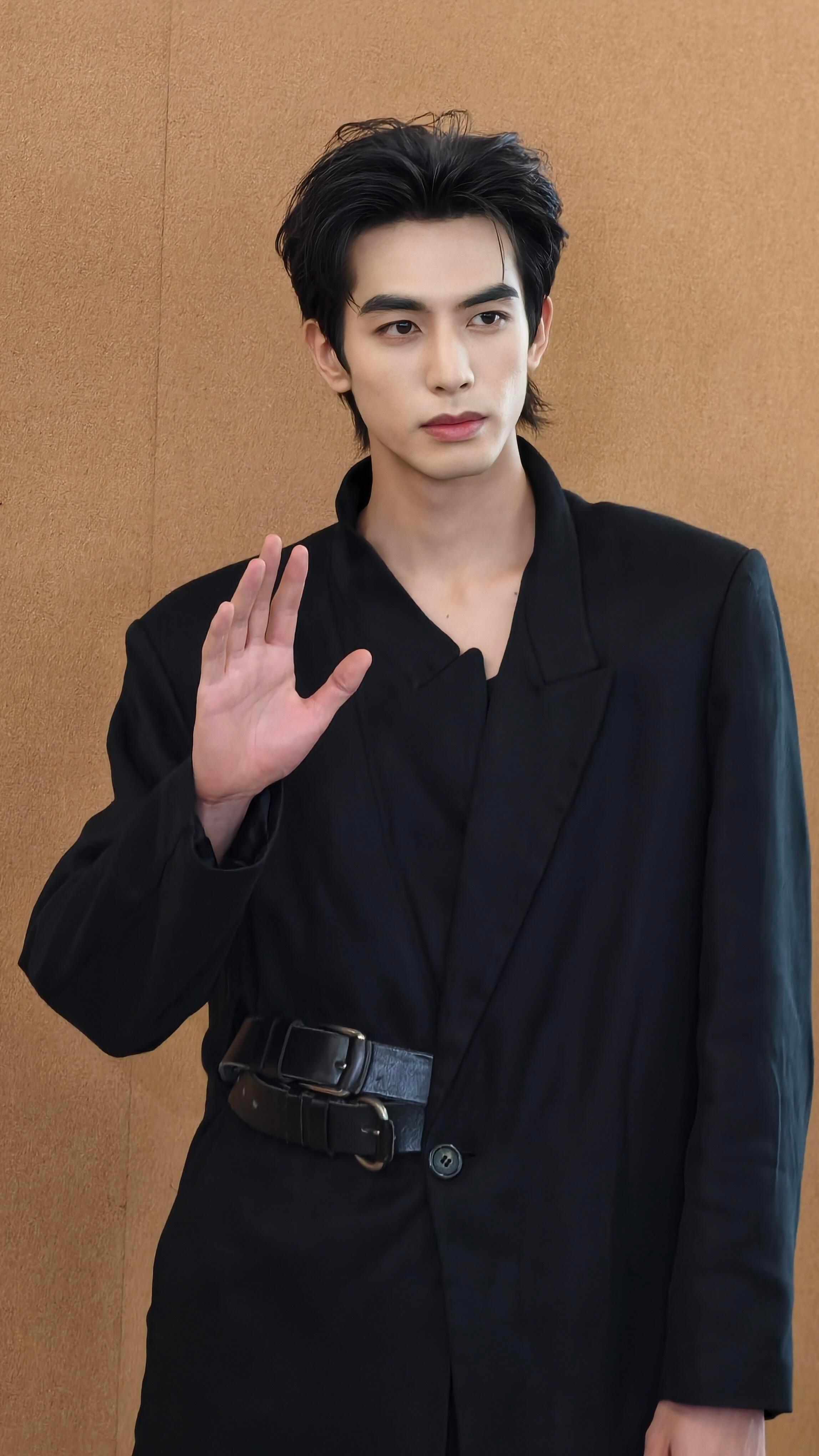 宋威龙生图三张 