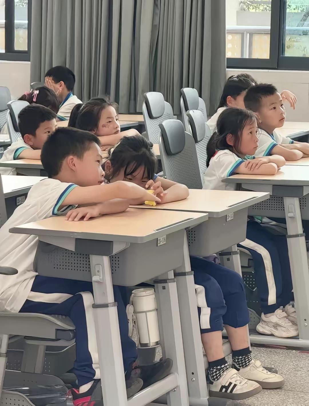 既是妈妈也是班主任，真心劝各位家长：暑假作业别死磕！真正拉开孩子差距的从来不是刷