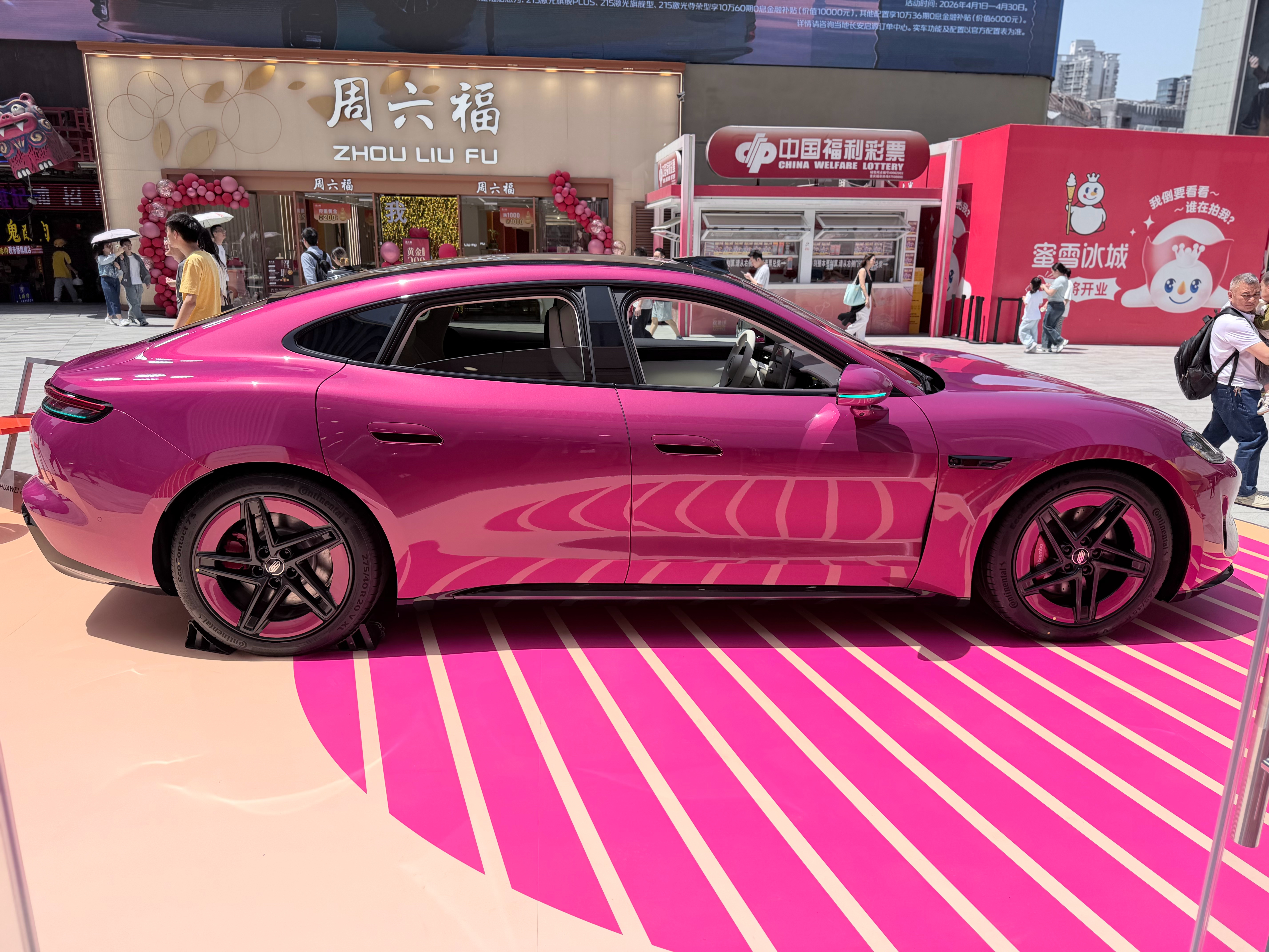 怎么还有人未考驾照就买车的都当妈粉了，这会儿知道报名学车了哈哈哈，也就肖战有这个