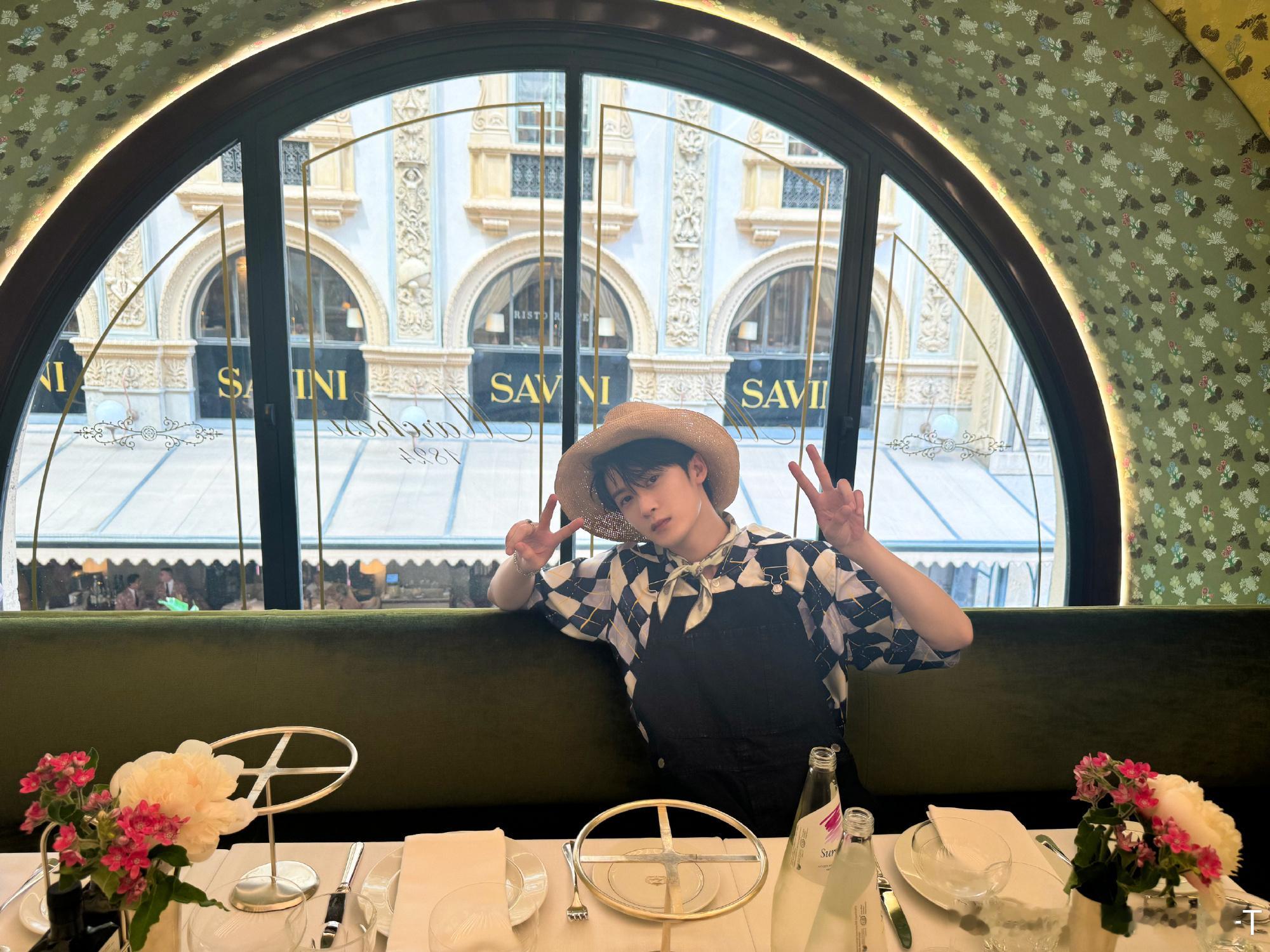 #相柳弹琴好尬# 相柳这琴弹得 给小夭看得一愣一愣[笑cry] ​​​