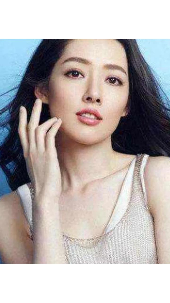 碧婷备孕三胎：家庭与职业的天平如何倾斜？

碧婷正步入孕育三胎的新阶段，婆婆家满