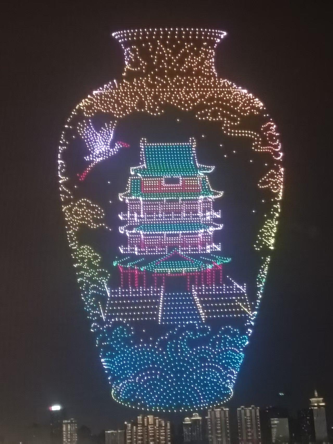 焰耀赣江 礼赞盛世！南昌国庆烟花璀璨绽放
 
一江赣水滔滔，满城盛世风华。10月