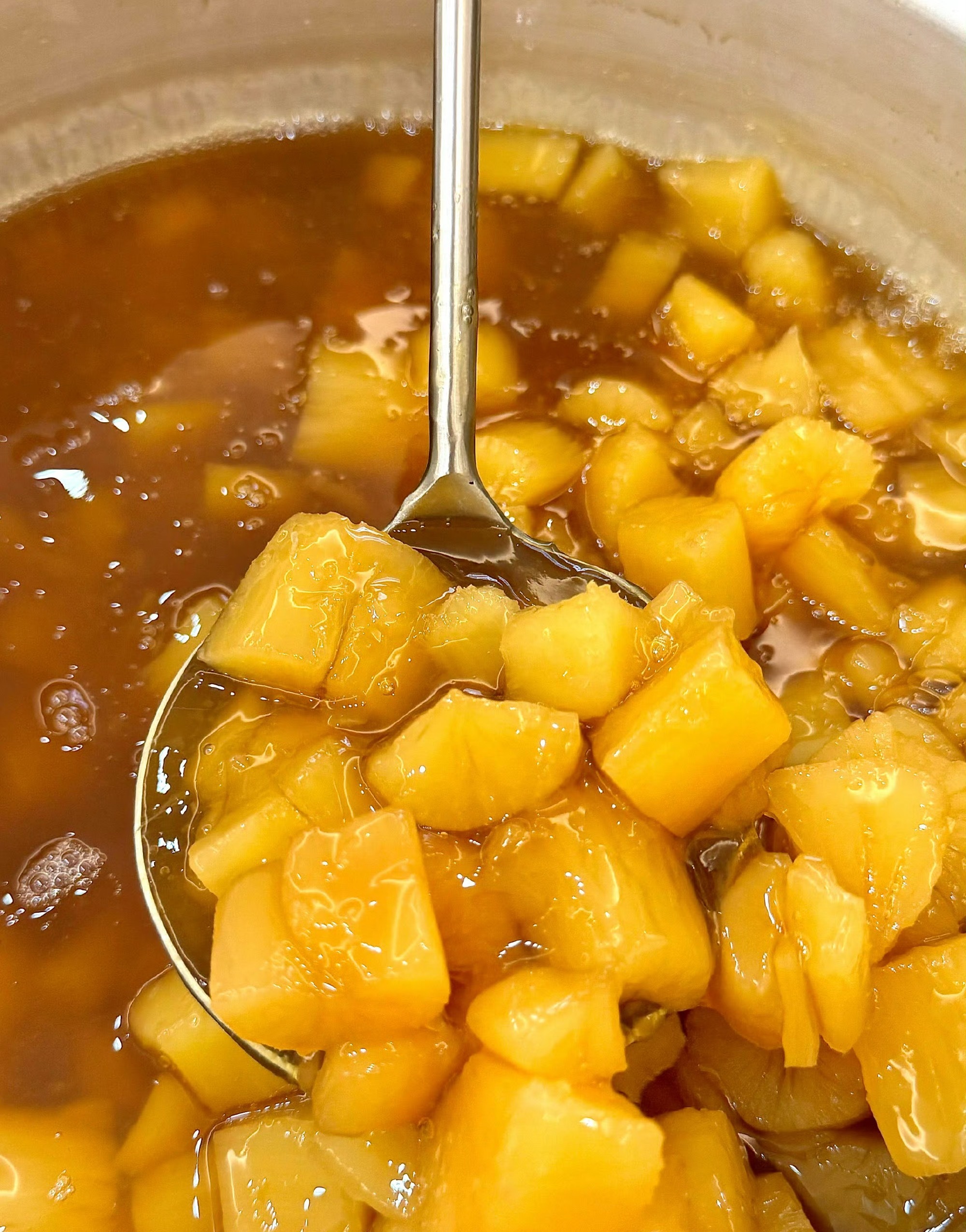 木薯糖水中毒肯定是木薯没有泡过水木薯好吃是好吃，但是有一定毒性的，含有氰基（—C