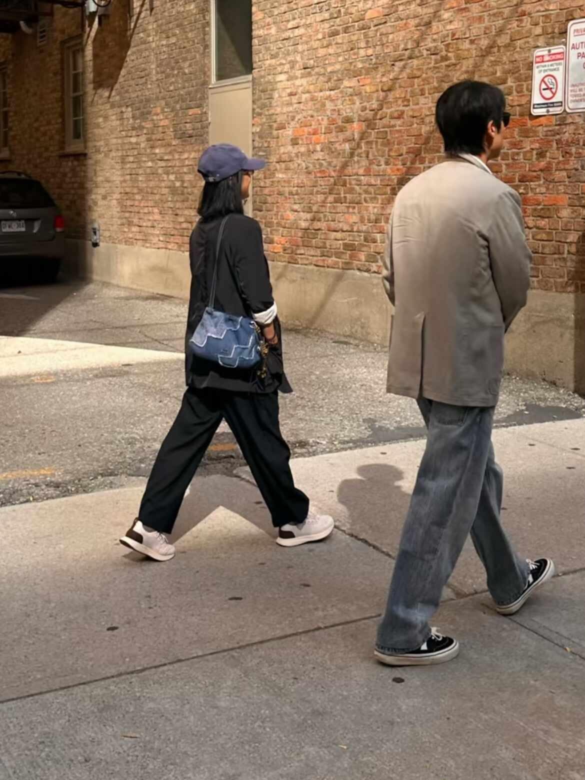 周迅日常穿得好低调
别说是多伦多了,这身打扮放在国内我肯定也认不出来,全身上下只