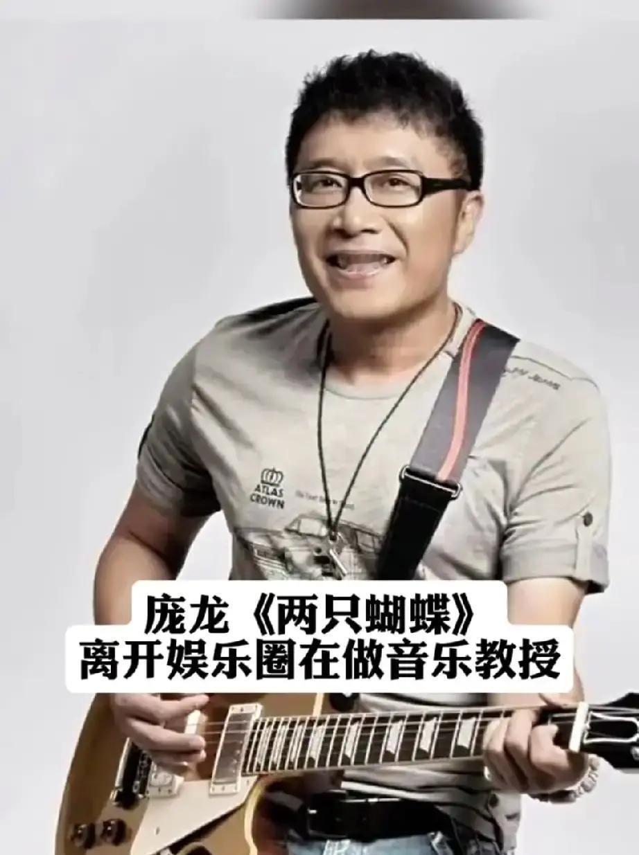 刀郎突然开嗓把我拉回二十年前。
那会儿我用攒下的早饭钱买他的磁带，晚自习偷偷把耳