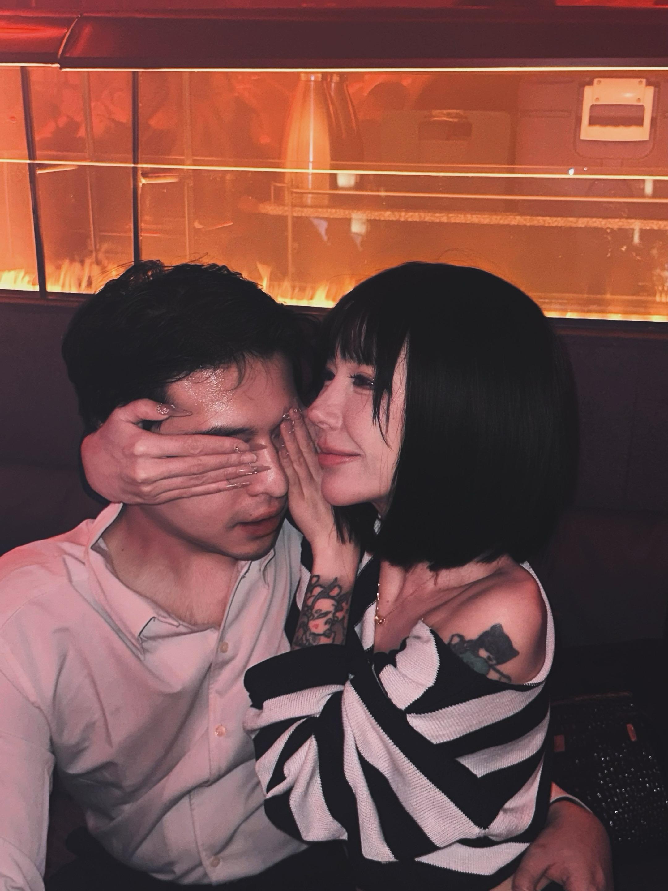 也不是不爱玩了 是觉得外面的世界再精彩 都不如在他身边安心踏实