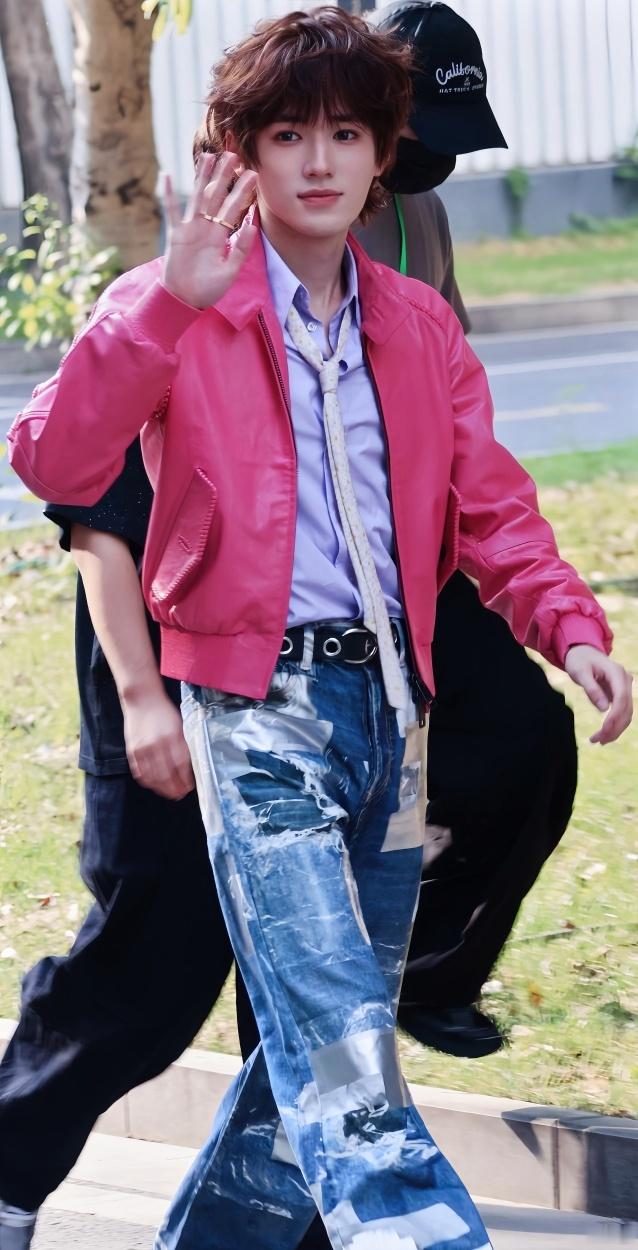 梁家辉没做到的事宋亚轩做到了国乐无双轻松驾驭风格迥异的方言表达，氛围感唱腔和接地