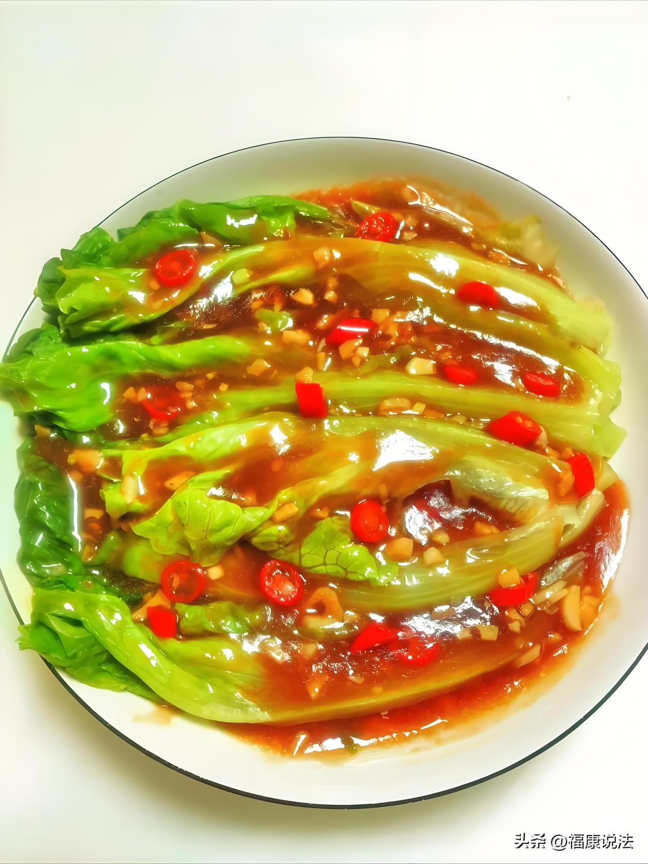 上海女子在成都一餐厅吃饭，和店员说好几次：我花生过敏，菜里不要加花生制品，可店里