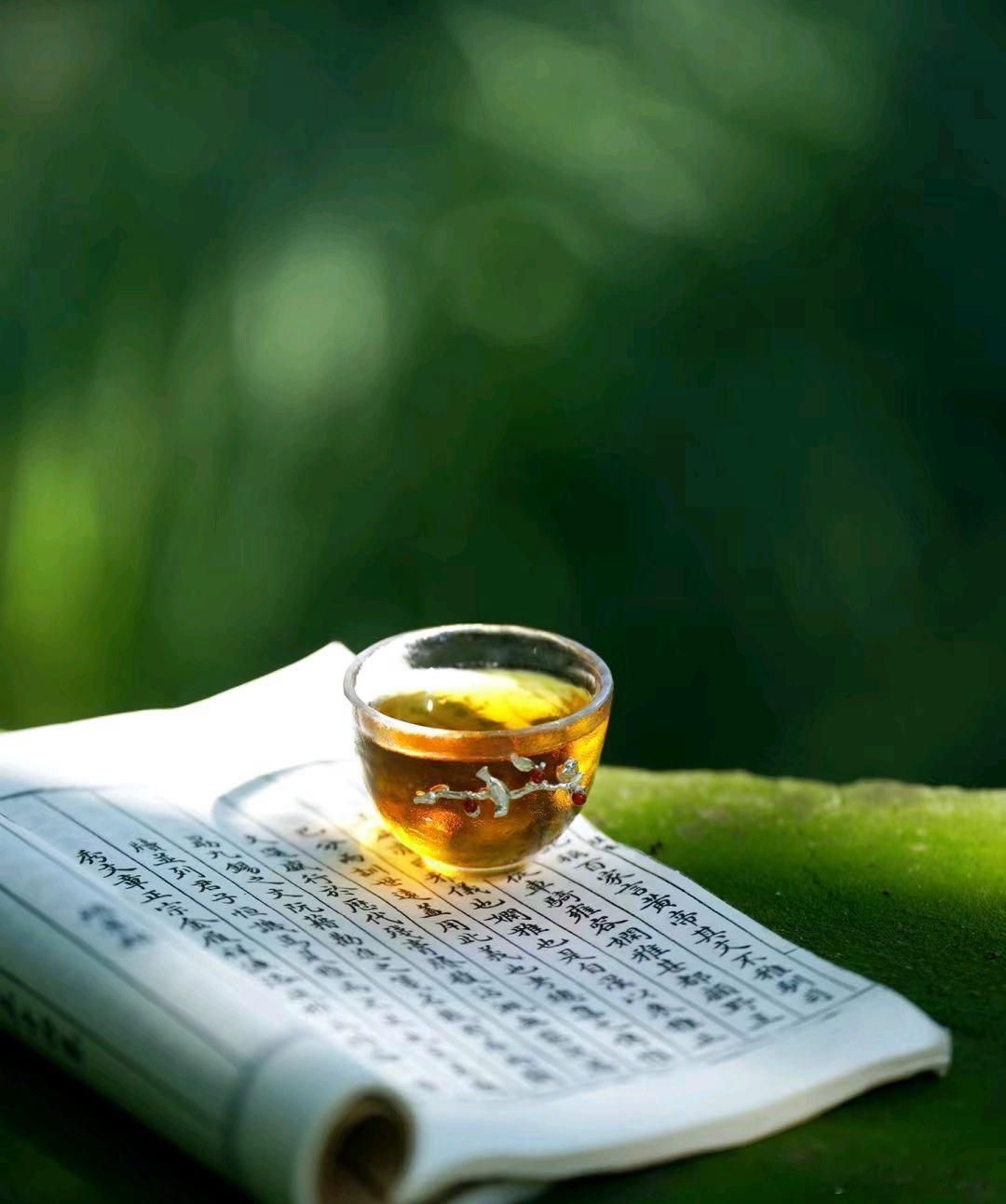 我原本拥有一个非常美满的家庭，丈夫极具责任心，为人忠厚，对我及孩子都十分关爱。虽