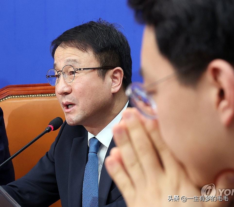 3月23日，据韩联社消息，韩国共同民主党院内代表韩炳道表示，李在明政府与民主党将