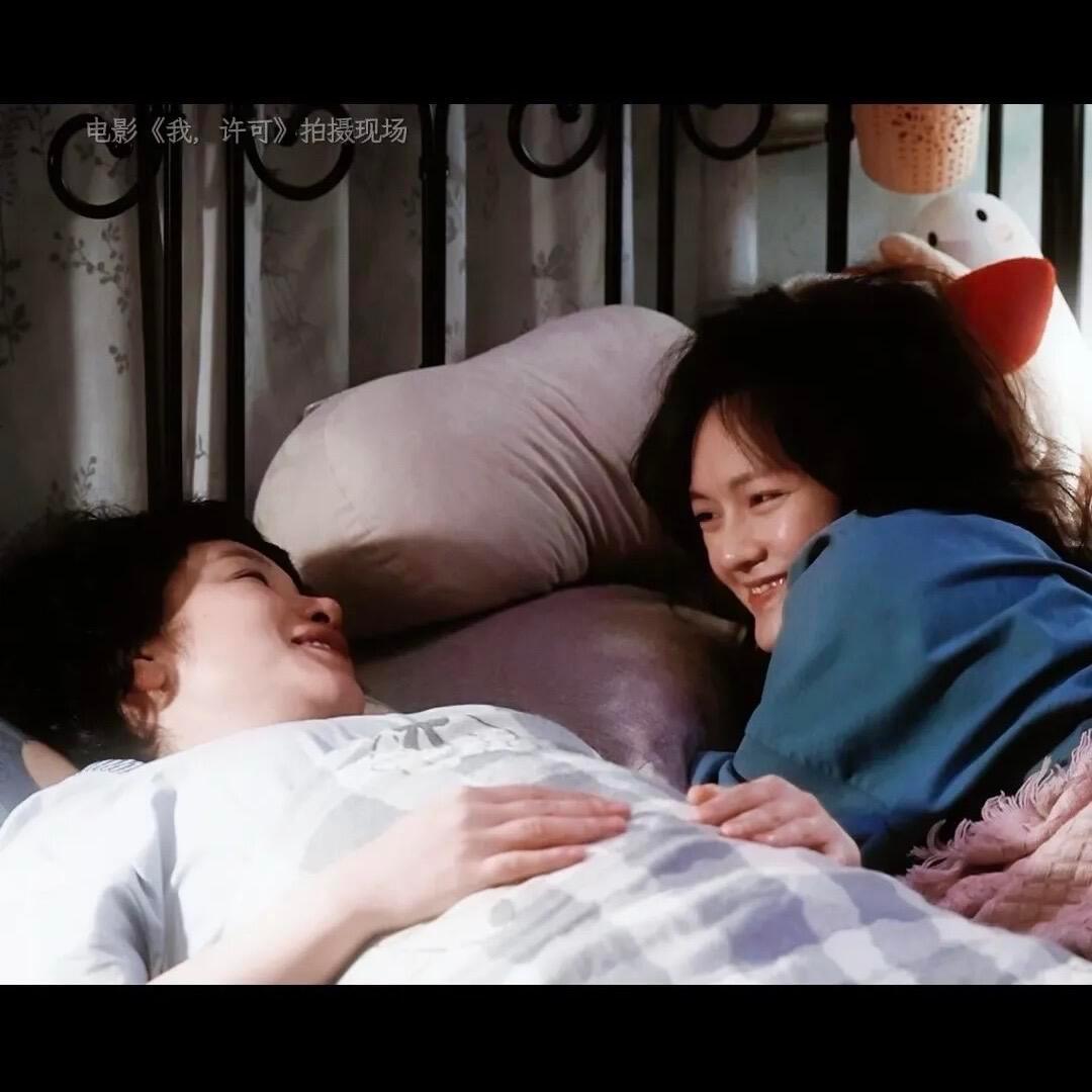 秦海璐说30年形象毁于一旦为了角色服务才是演员该做的。秦海璐演出了那种笨拙的爱：