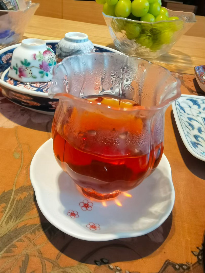 品茶赏器交友  不必等风来，坐下喝杯茶，你就是自己的清风与明月。 