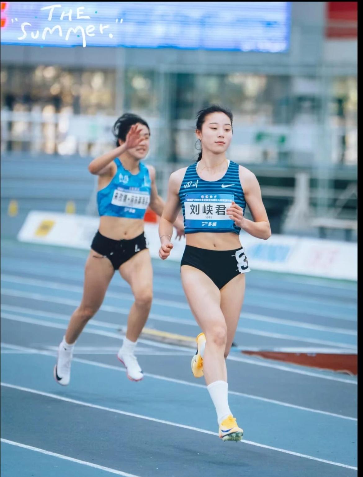 赛道追风，青春炸裂！这就是四川短跑新星——刘峡君！
 
蓝色赛道之上，全力冲刺、