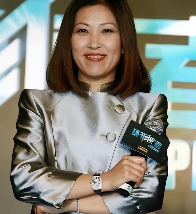 2018年，体坛最大败类：卷走44亿逃去美国，如今买飞机住豪宅生活潇洒，这位中国