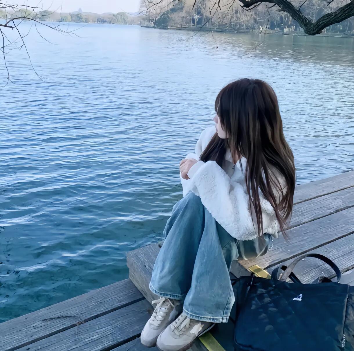 突如其来的落差感我也会难受 你还不如从一开始就别对我这么好 ​​​