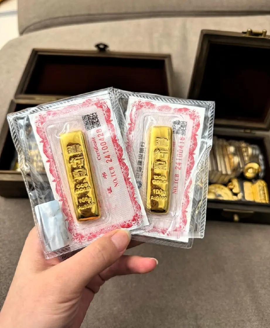 看了今天的金价，我感觉自己血压都飙升了，7月20日，金价从880一克跌到了870