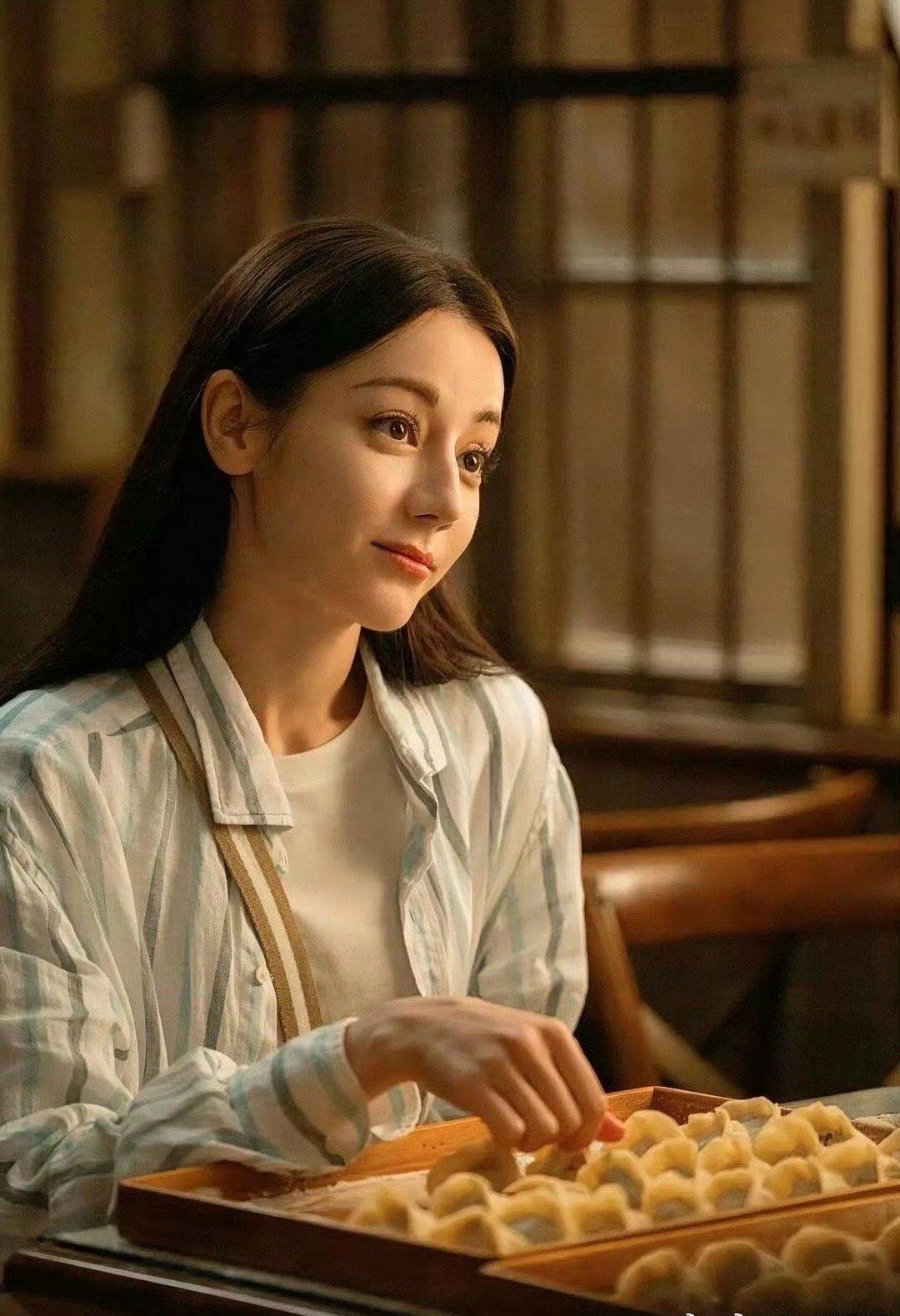 娱乐李雪琴 要不人家是迪丽热巴呢 雪琴这接梗速度！一句话说出了多少人的心声。热巴