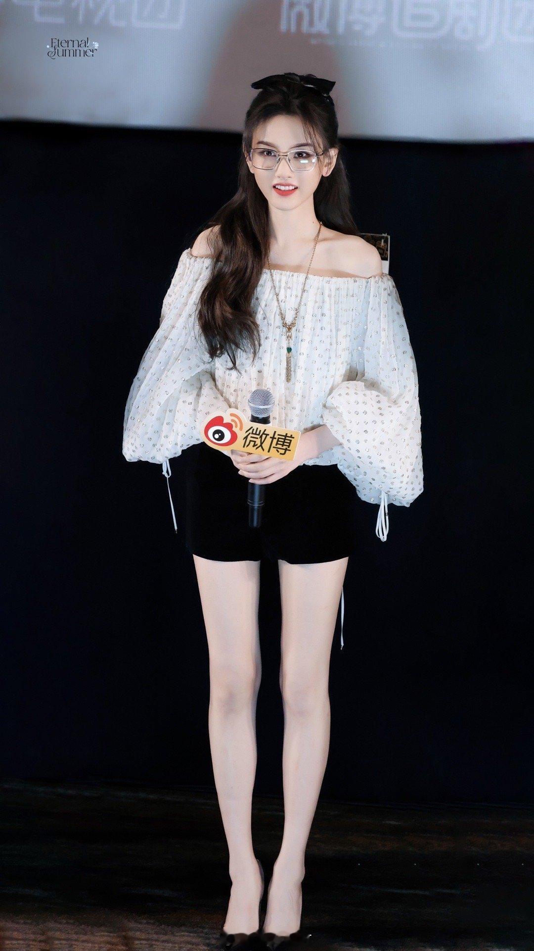 宋祖儿玉腿太极品了 