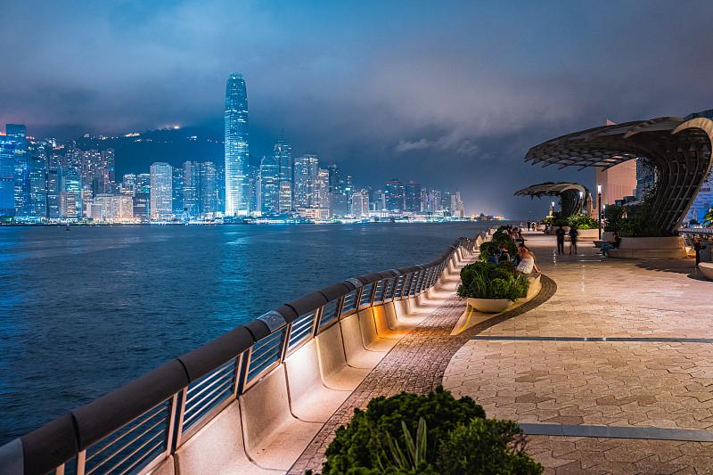 国庆留港的朋友别再挤旺角尖沙咀了，整理了几个亲测人少出片的好去处。
西九文化区的