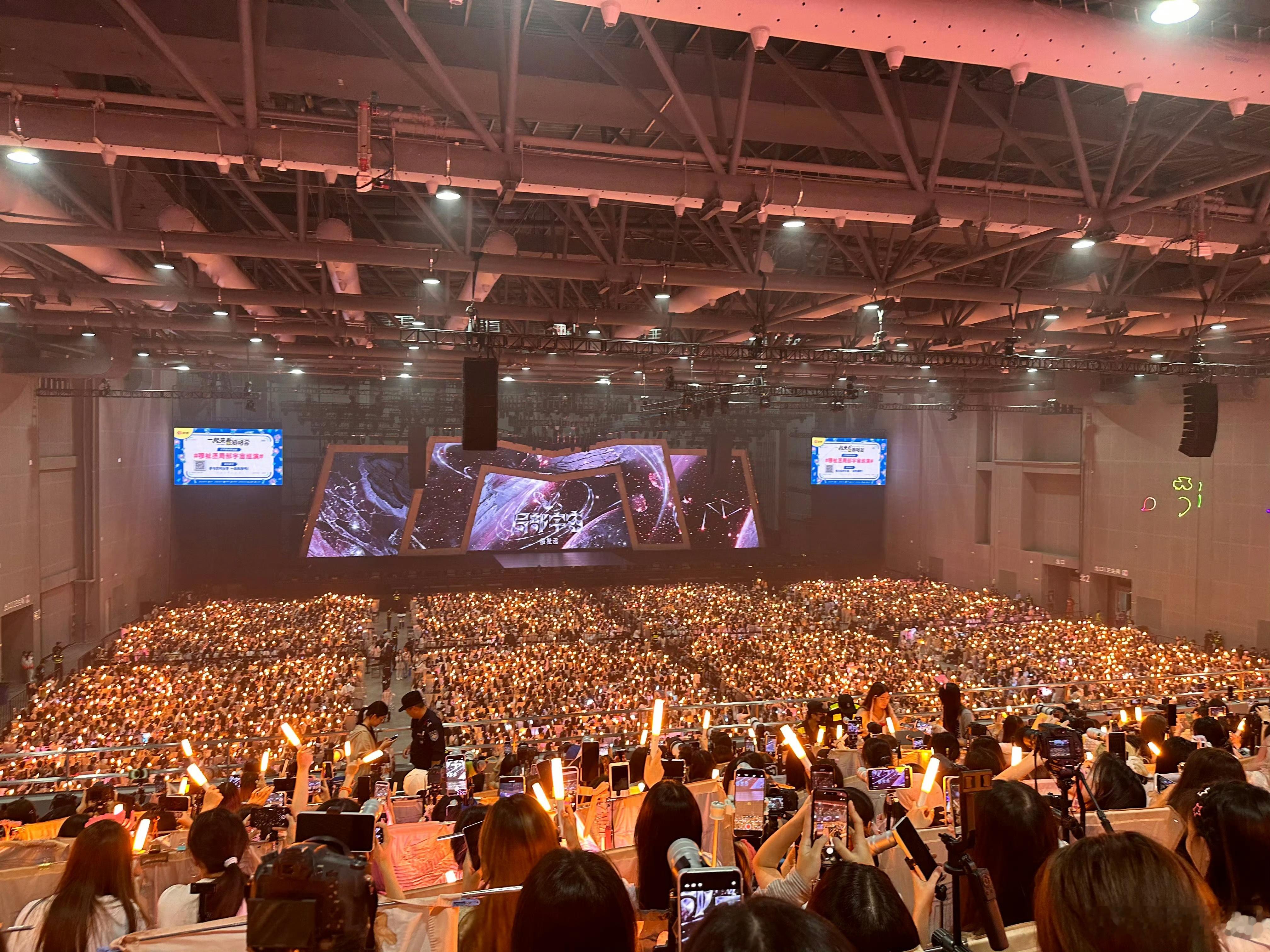 穆祉丞演唱会橙粉海🧡🩷穆祉丞常州演唱会 今天简直美爆了场内全是橙粉色 穆祉丞