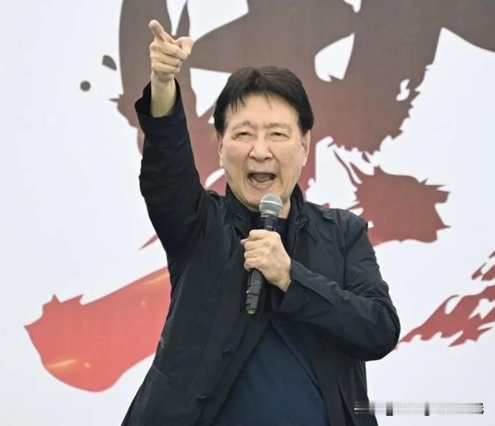 赵少康直接下场开炮了。国民党副主席季麟连在4月29日的中常会上公开指责韩国瑜坚持