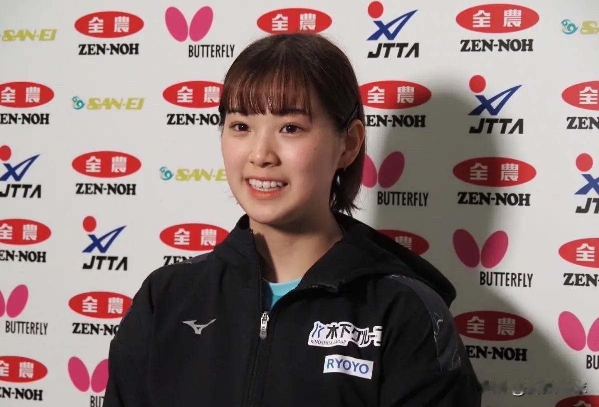 长崎美柚回国采访：被莎人品所折服

长崎美柚回国时，她对媒体说，莎莎对自己发球的