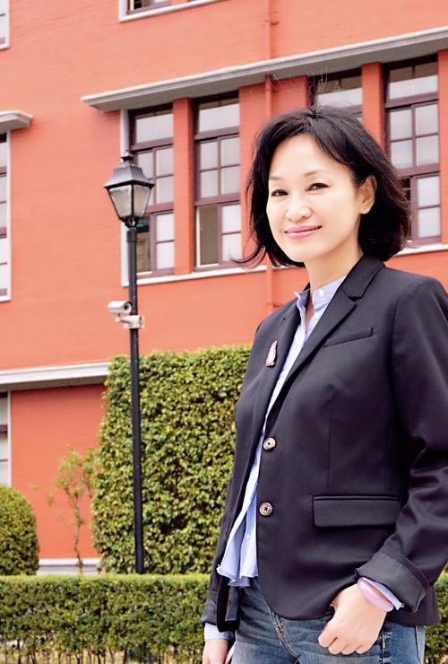 高雄市长选举出现“三角督”

2026高雄市长选战蓝绿对决态势成形，国民党推出立