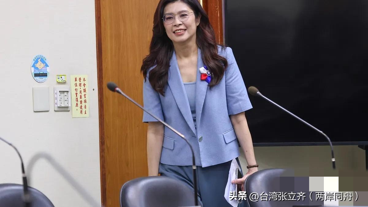 最近大家都在讨论郑丽文的访陆行程，这既是内鬼拆台的被动突围，也是民调崩盘下的孤注