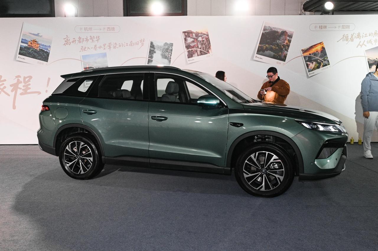 这波加推太猛烈，已经是比亚迪连续第三天加推了，十万出头插混SUV，纯电跑220公